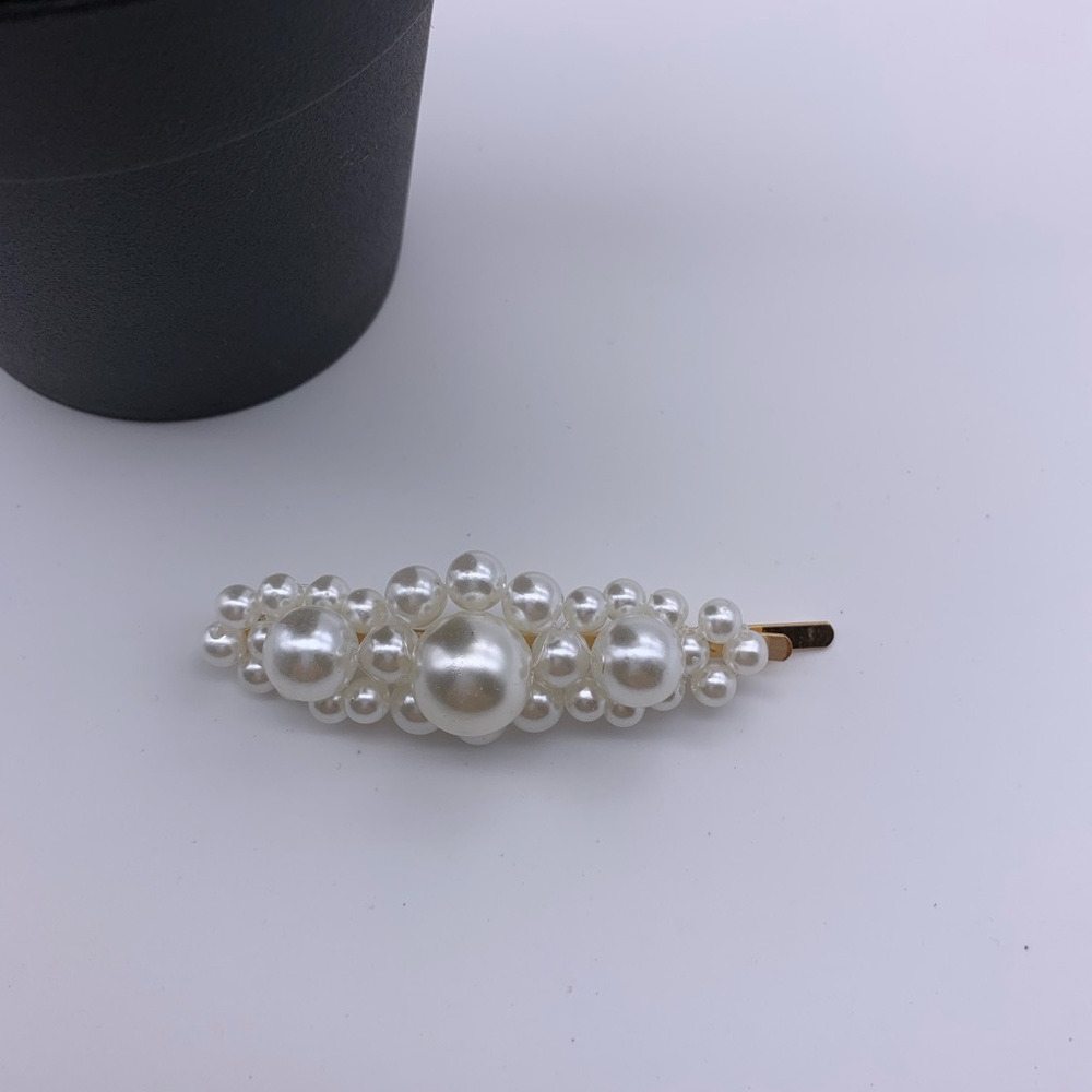 Chic new faux pearl hair Clip